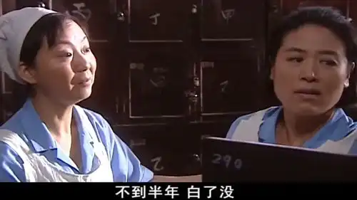 空巷子女孩故意刁难佟丽娅,耍赖让佟丽娅输,再让她剪掉头发