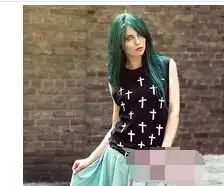 女生灰绿色头发造型图片