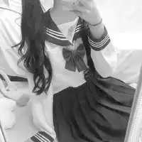 qq头像女生黑白酷半身