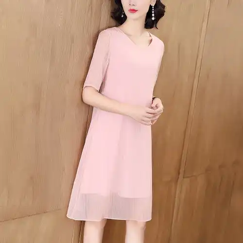 其他衣服减龄都是骗人的,只有粉色少女裙才是减龄女王,减龄时尚