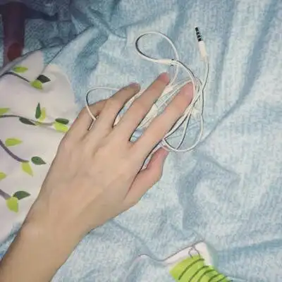 带字的有纹身的手控女生头像