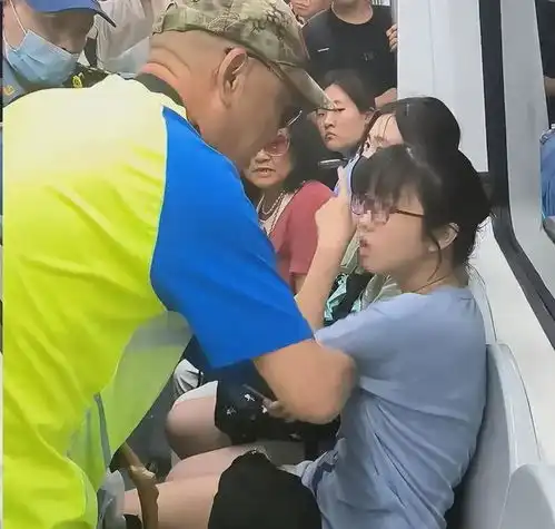 老年人用的头像女让座