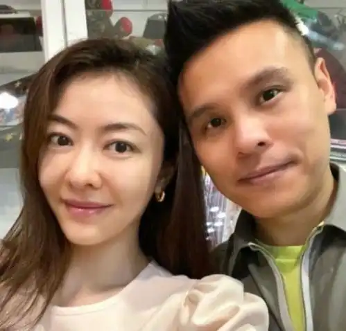 熊黛林公开发火自曝被最亲的人出卖,富豪老公疑要走郭富城老路