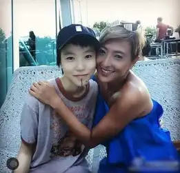 王菲之女窦靖童纹身都上脸了当妈的也不管管