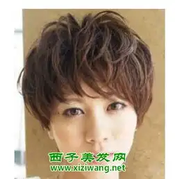 个性女生沙发发质短发发型图片