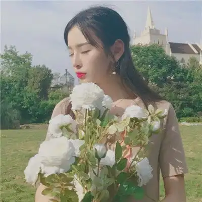 一秒自测是不是潜在女神三招轻松练出显瘦赫本线,让你脸小一圈