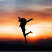微信头像夕阳女生背影不