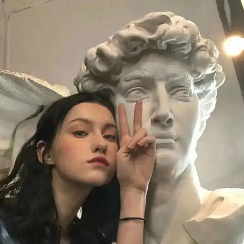 头像爱你的人不一定等你等你的人不一定爱你