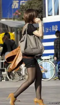 长腿黑丝袜墨镜美眉