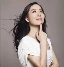 她是赵本山最美女弟子,19岁裸婚嫁大7岁舅舅,如今儿子撞脸王俊凯