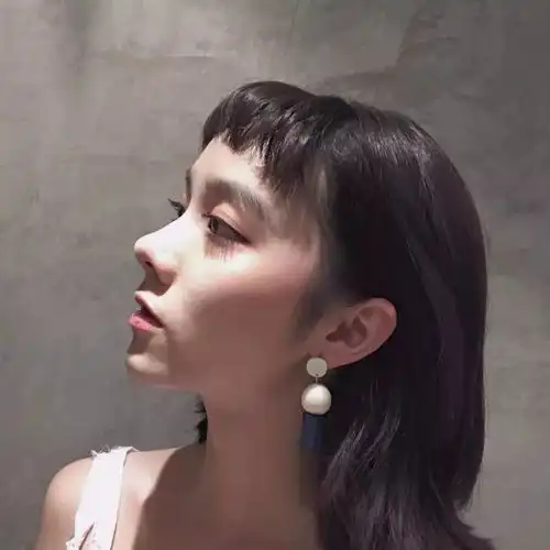 女生头像不管生活会不会变好