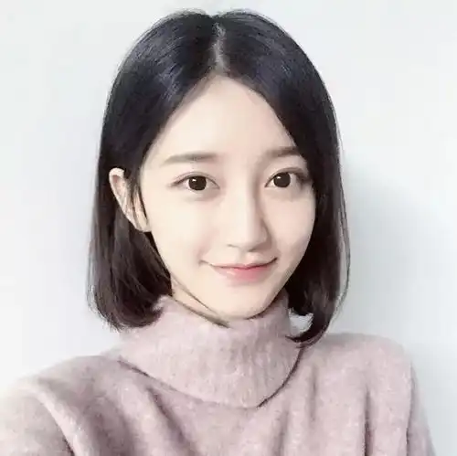 圆脸戴眼镜的女生适合什么发型