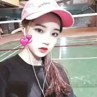 肤白貌美的可爱软妹子女生头像失恋的时候可以在厕所唱歌