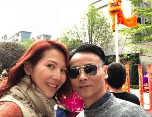 蔡少芬张晋打拼多年仍旧拮据,俩女儿睡觉上下铺,家里像宿舍