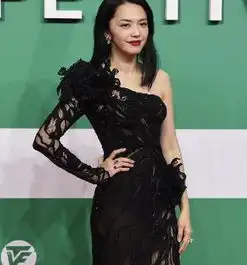 苏家齐聚白玉兰红毯,姚晨和大嫂二嫂个个美丽性感,苏大强也很潮