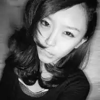 伤感落寞黑白女生qq头像