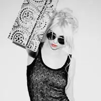 谁有好看的欧美女头像呢,最好是戴墨镜的.