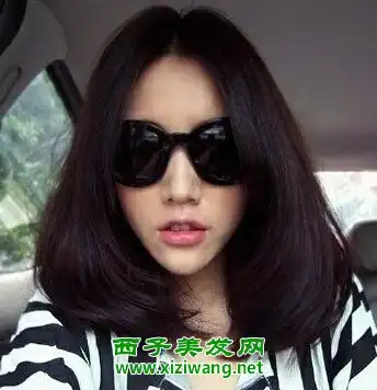 女生中分直发梨花头图片