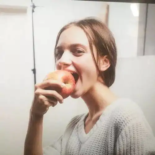 仅凭一张照片就圈粉无数的俄罗斯小姐姐,拥有九头身的完美身材可以说是妖精本身了