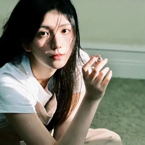 女头悲观半空,乐观半满