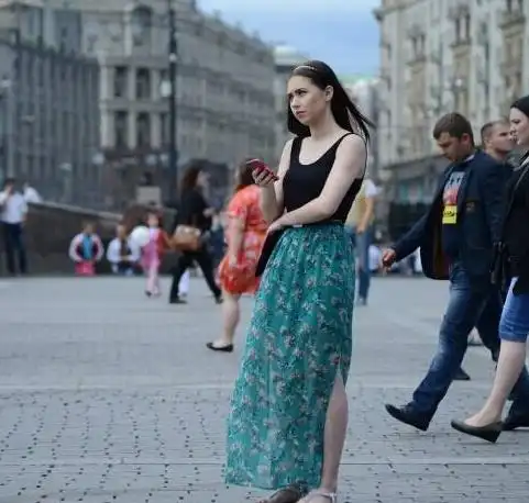 到莫斯科旅行见多识广,闭花羞月的俄罗斯女孩很清纯